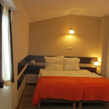 Hotel Pod Platanami Trzebnica Bagian luar foto