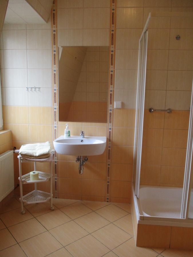 Hotel Pod Platanami Trzebnica Bagian luar foto